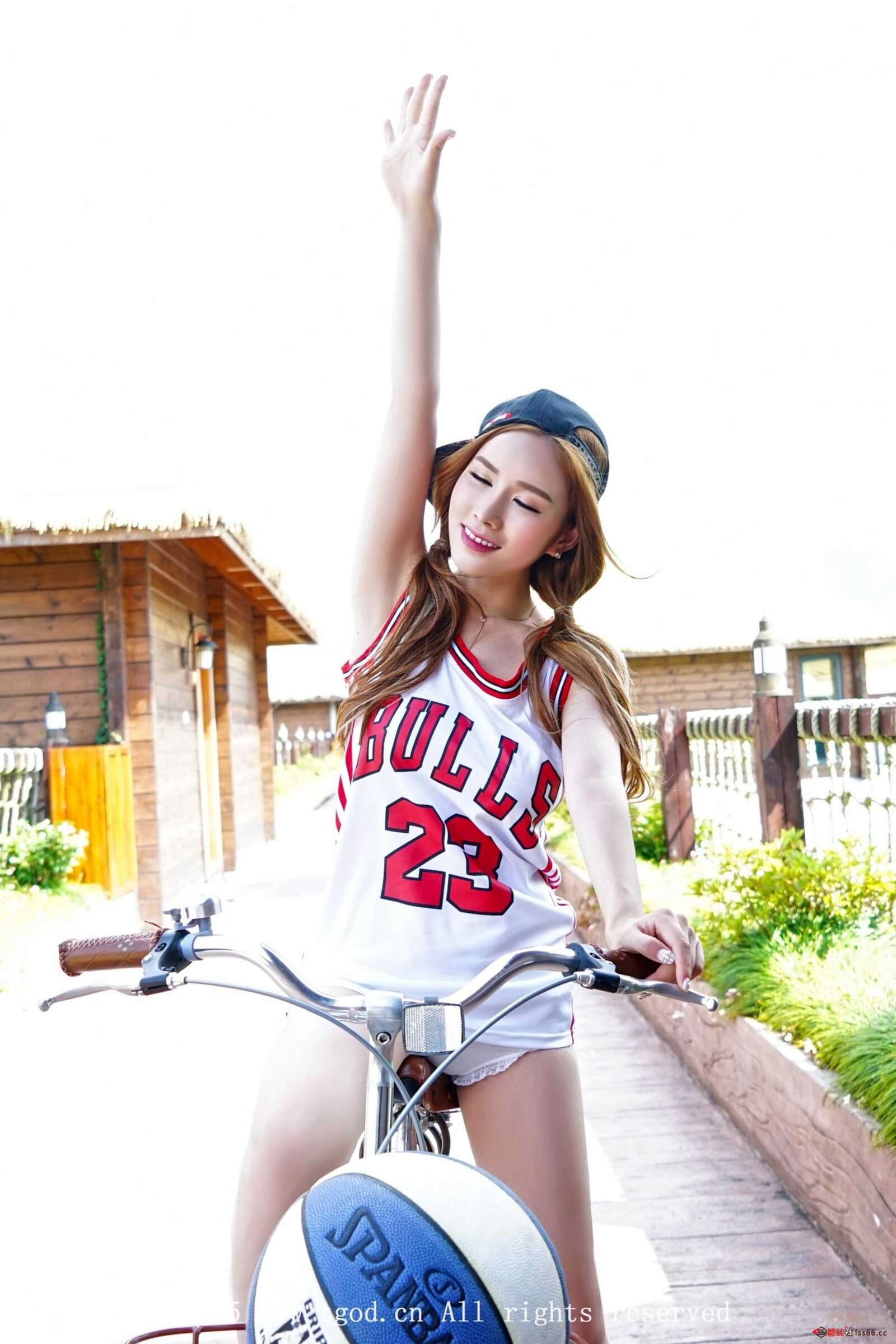 https://www.lss77.com/wp-content/uploads/2019/05/Una-19-2-1600x2400.jpg