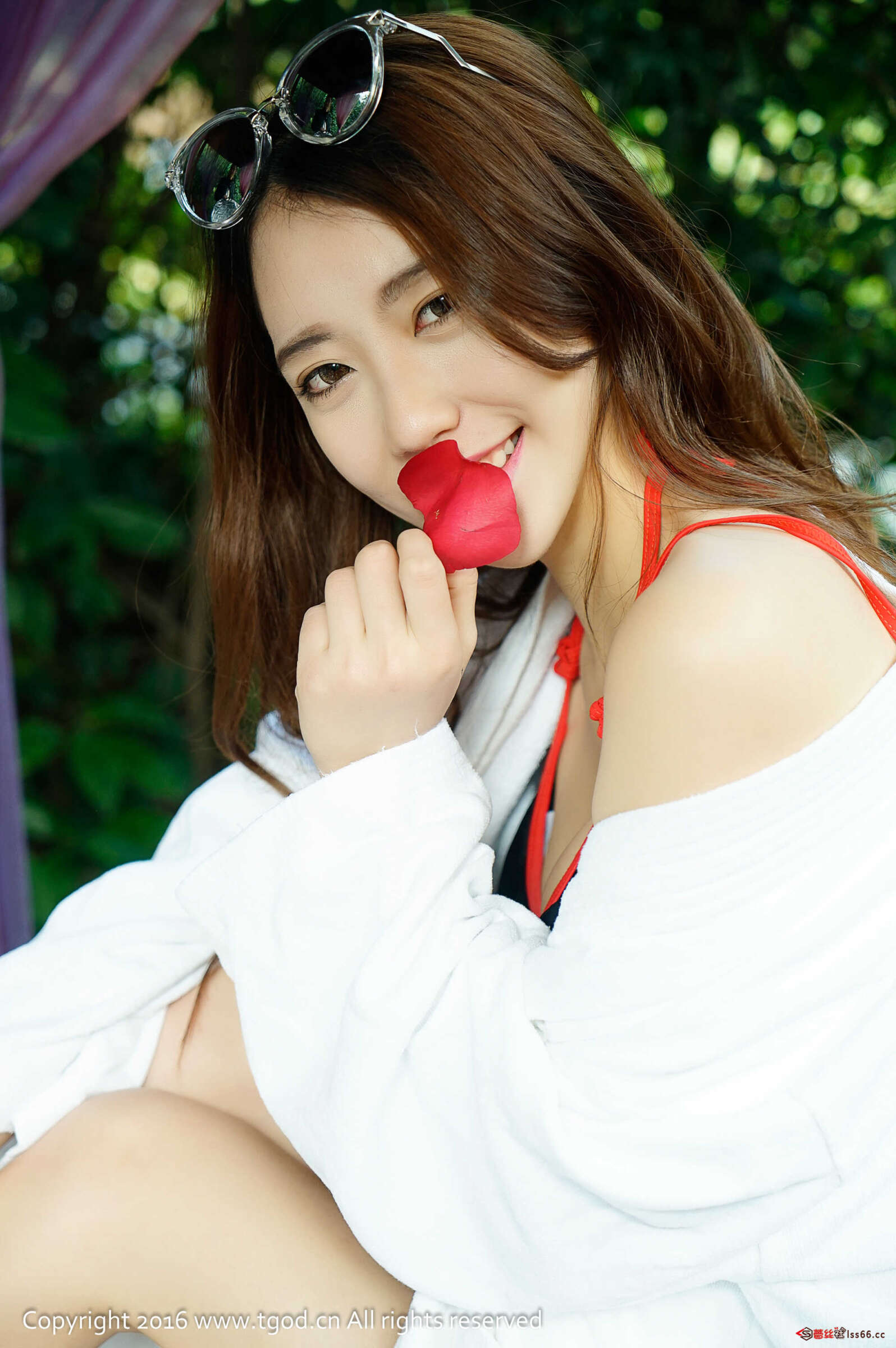 https://www.lss77.com/wp-content/uploads/2019/05/邓雪Sweet-14-1596x2400.jpg