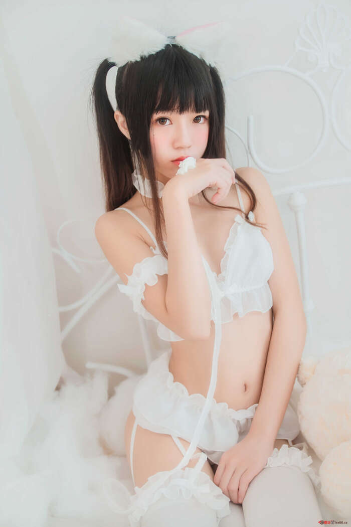 桜桃喵 003 白猫 [32P-234MB]