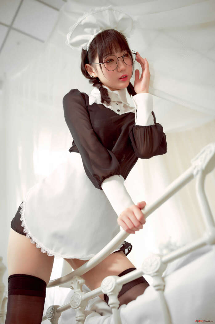 周叽是可爱兔兔 NO.036 眼镜女仆 [36P3V-525MB]