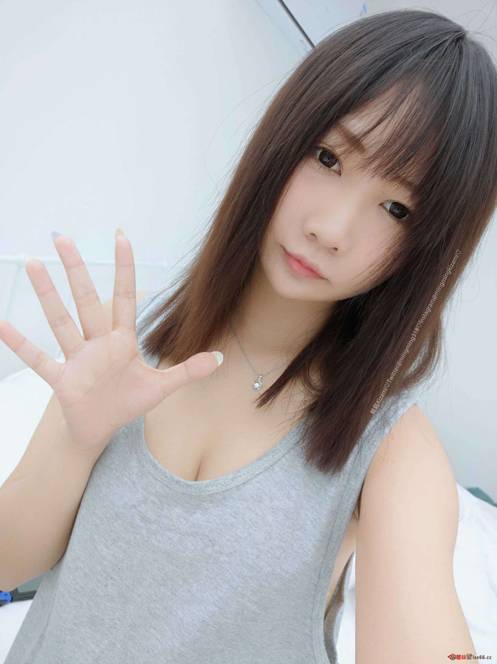 https://www.lss77.com/wp-content/uploads/2021/01/KizamiVol.09自撮り-1-1600x2138.jpg