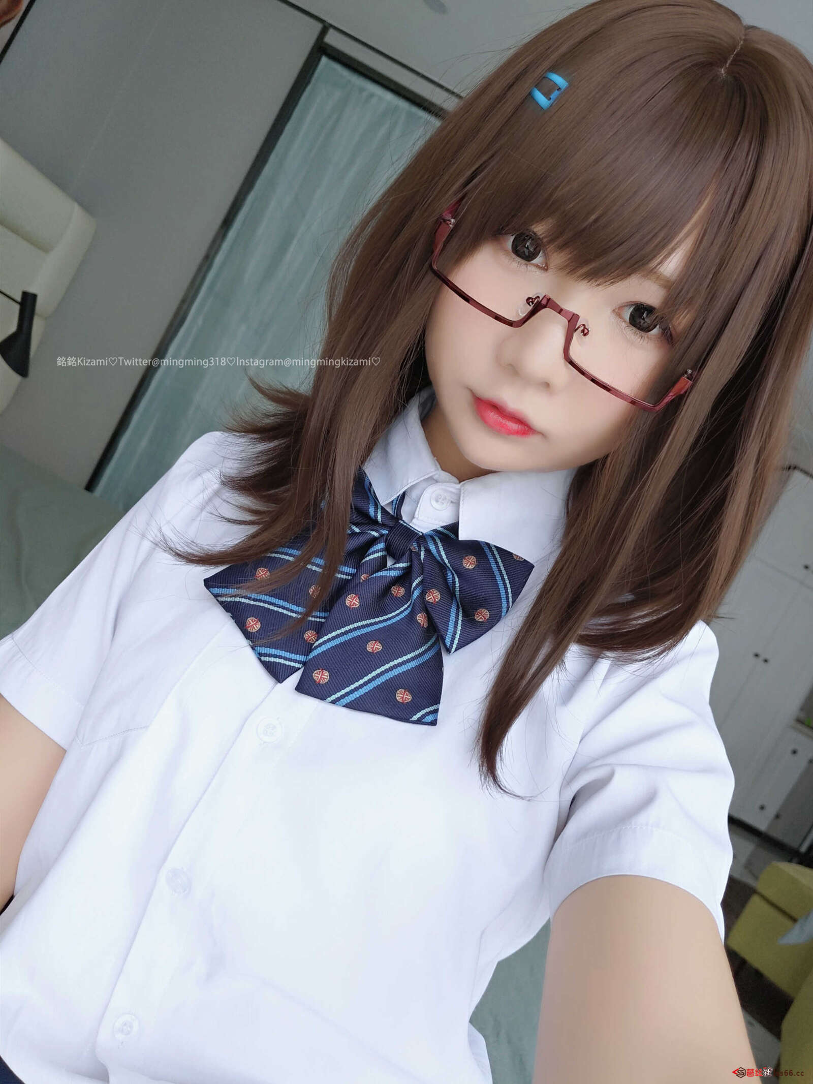 https://www.lss77.com/wp-content/uploads/2021/01/銘銘Kizami-x軟妹搖搖樂-黑絲JK制服-11-1600x2133.jpg
