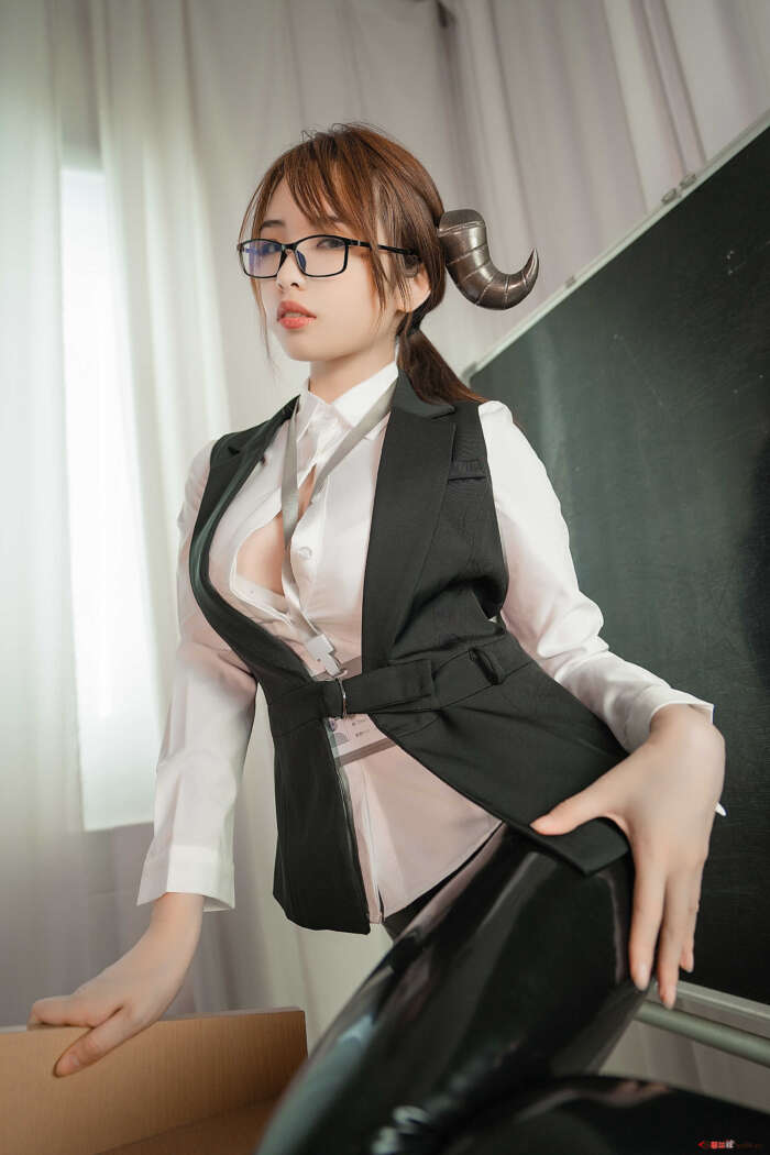 雯妹不讲道理 NO.020 魅魔本 office devil [27P-427MB]
