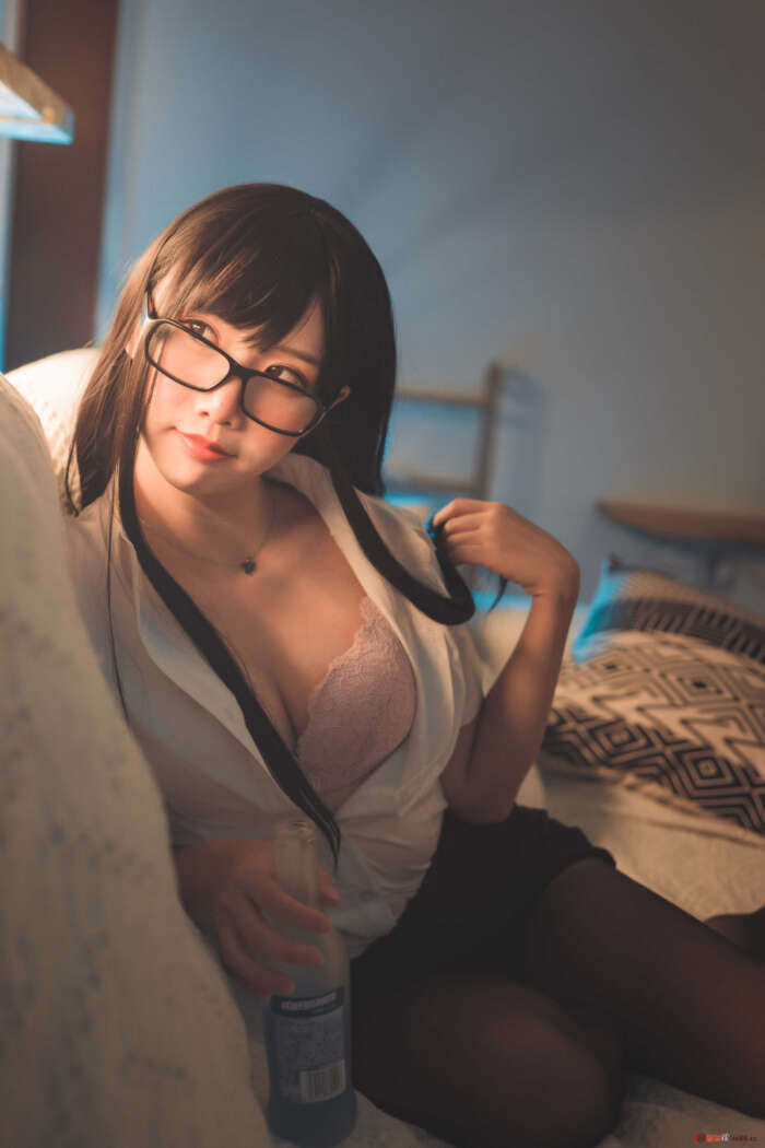 面饼仙儿 NO.042 黑丝OL [26P-347MB]