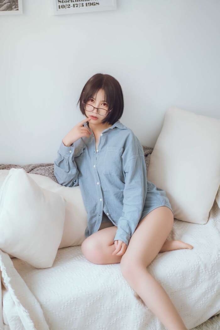 NO.017 逐月SU – 蓝色衬衫 [22P88.8MB]