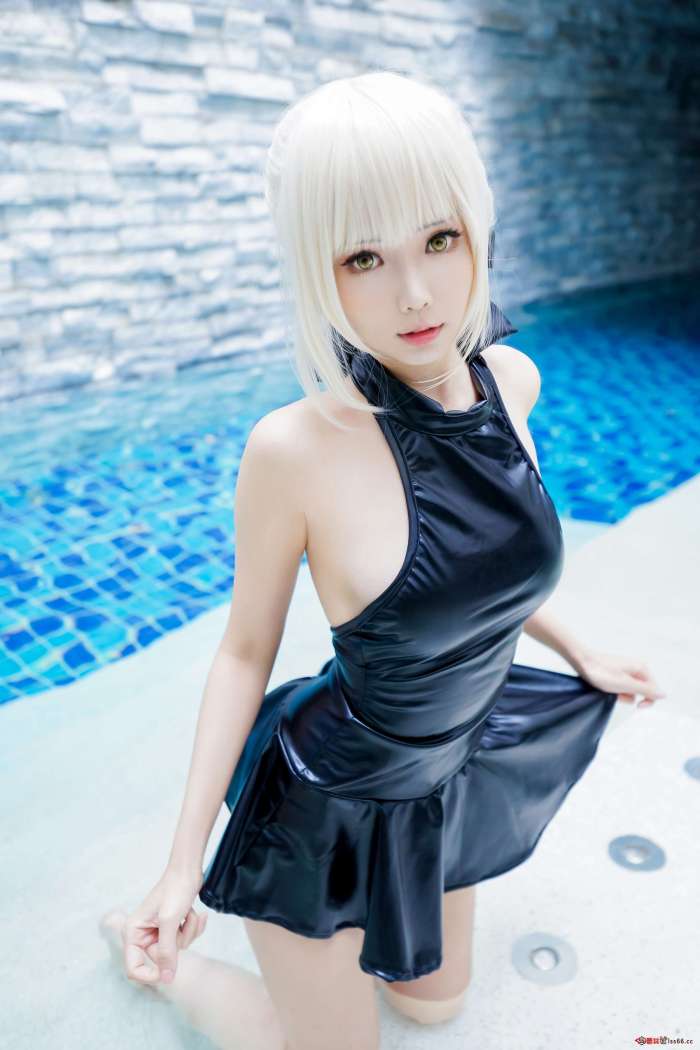 Ely_eee(ElyEE子) – 黑皮泳裙[15P40M]