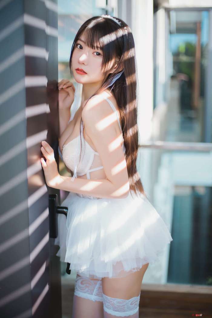 香草喵露露 –  白色纱裙 [48P1V1G]
