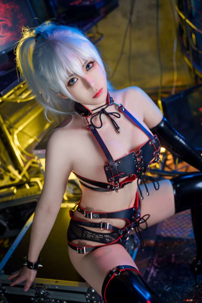 虎森森 – Leather Queen [25P238MB]