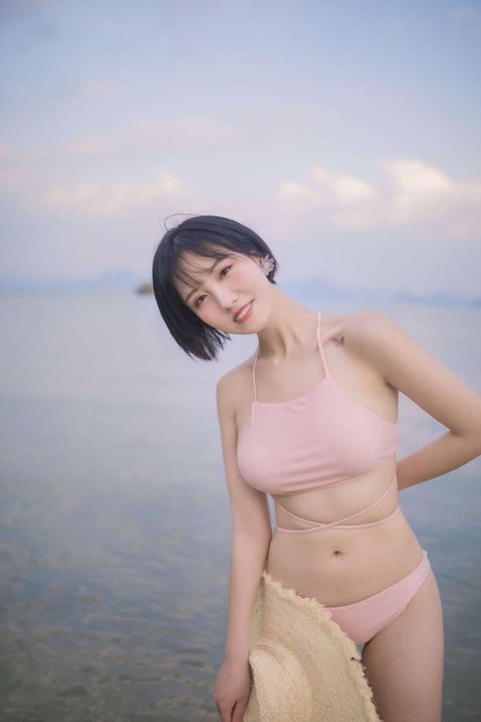 念雪ww –  粉色泳衣 [30P-235MB]
