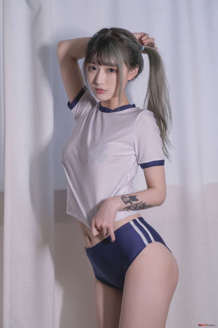 爱老师_PhD  – 体操服[18P-140MB]