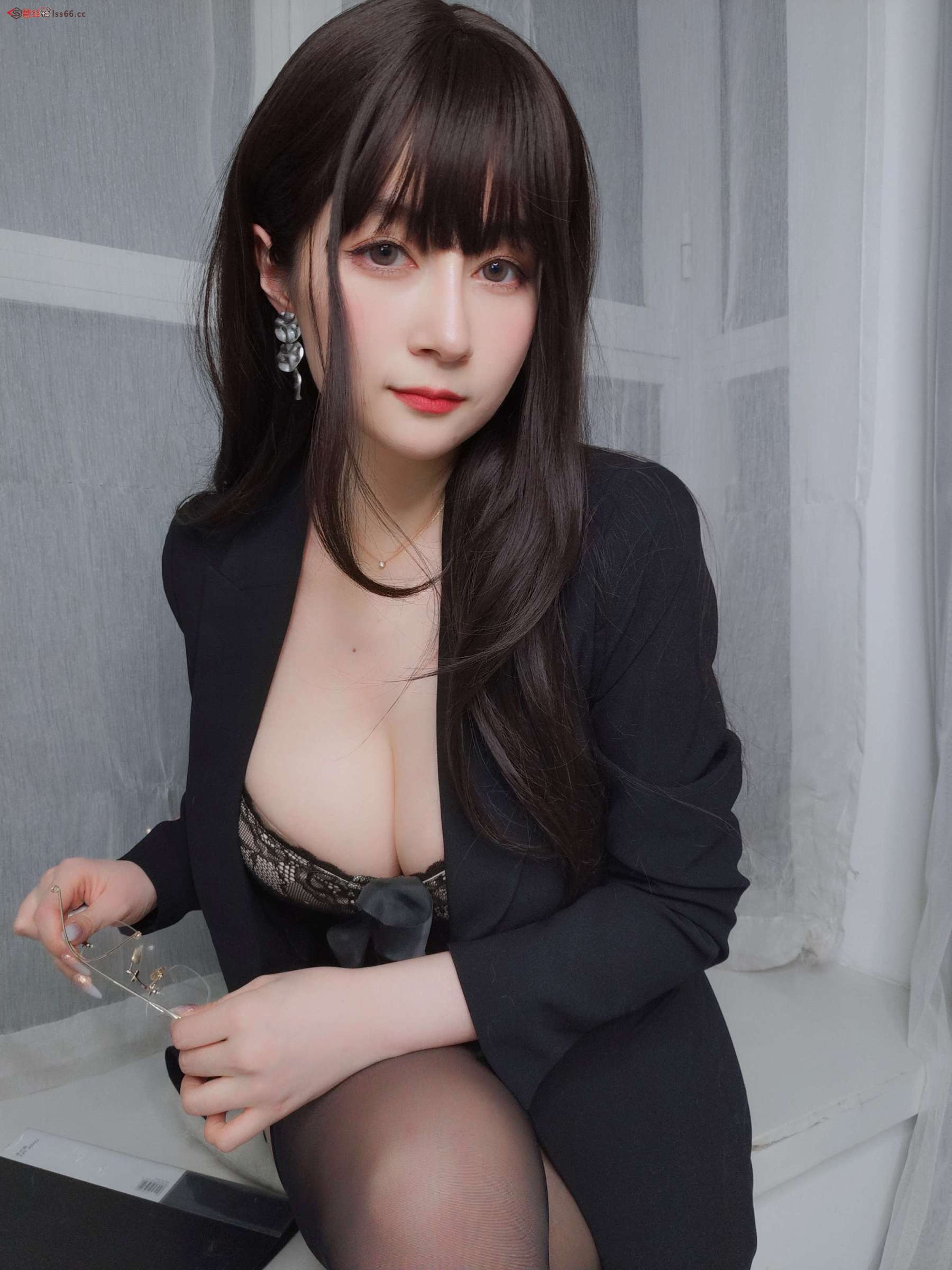 https://www.lss77.com/wp-content/uploads/2023/04/1680981029-9b8619251a19057-1800x2400.jpg