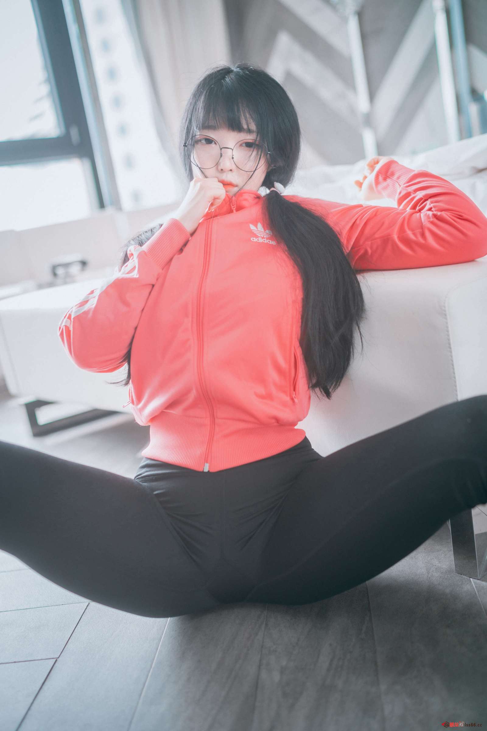 https://www.lss77.com/wp-content/uploads/2023/04/1681934306-2f1ee6251bc23a0-1600x2400.jpg