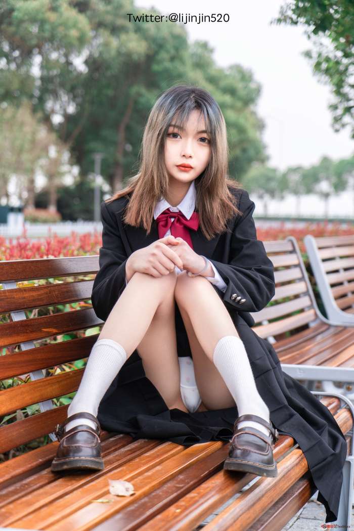 梨瑾瑾 – 户外黑长服[20P-263MB]