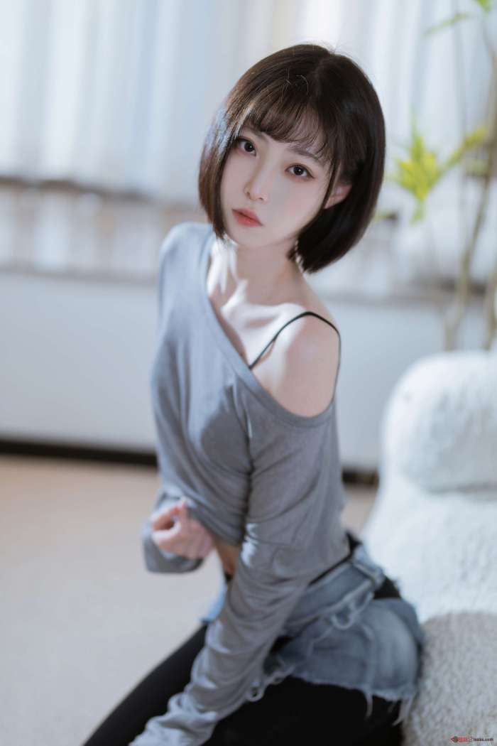 许岚LAN –  半透毛衣 [40P233MB]