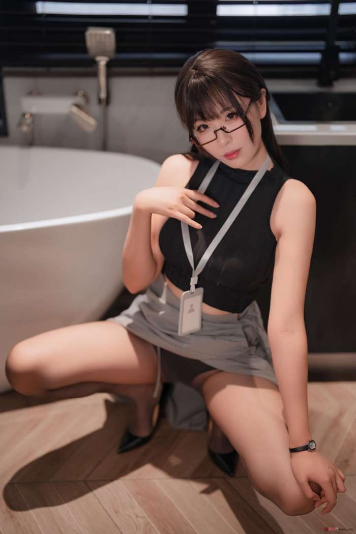 轩萧学姐 –  眼镜娘OL [85P3V645MB]