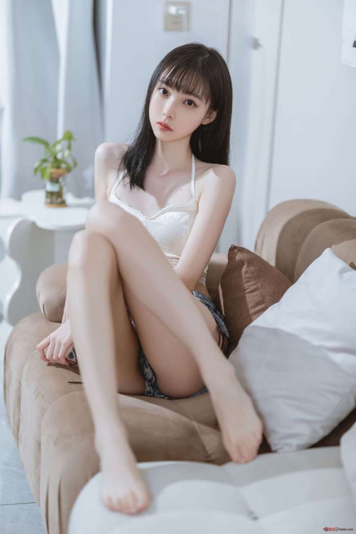 许岚LAN – 纯欲吊带 [40P208MB]