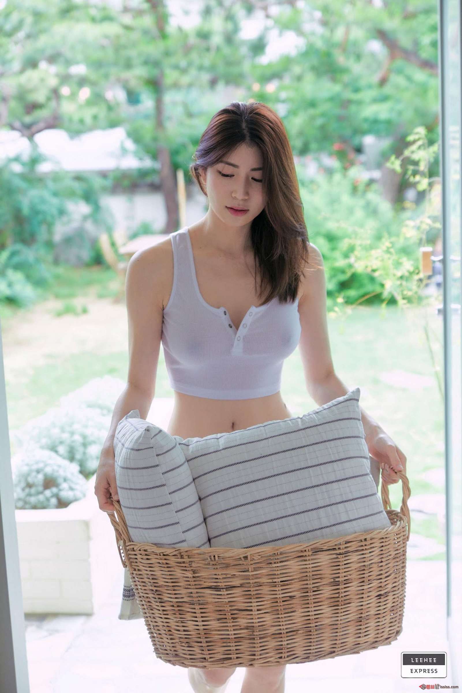 https://www.lss77.com/wp-content/uploads/2023/10/1698576269-ecee596a242de13-1601x2400.jpg
