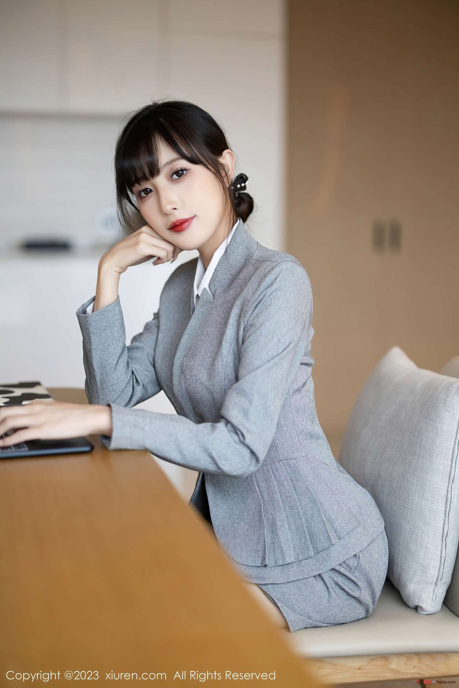 https://www.lss77.com/wp-content/uploads/2023/10/1698739830-2ebe25dd3a566f3-1600x2400.jpg