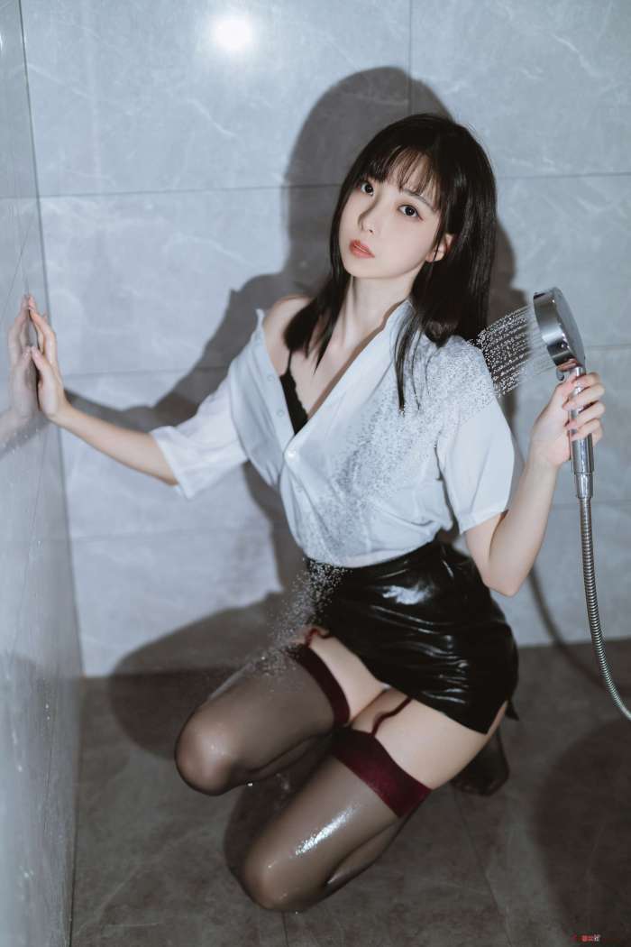 许岚LAN –  OL短裙 [55P2V376MB]