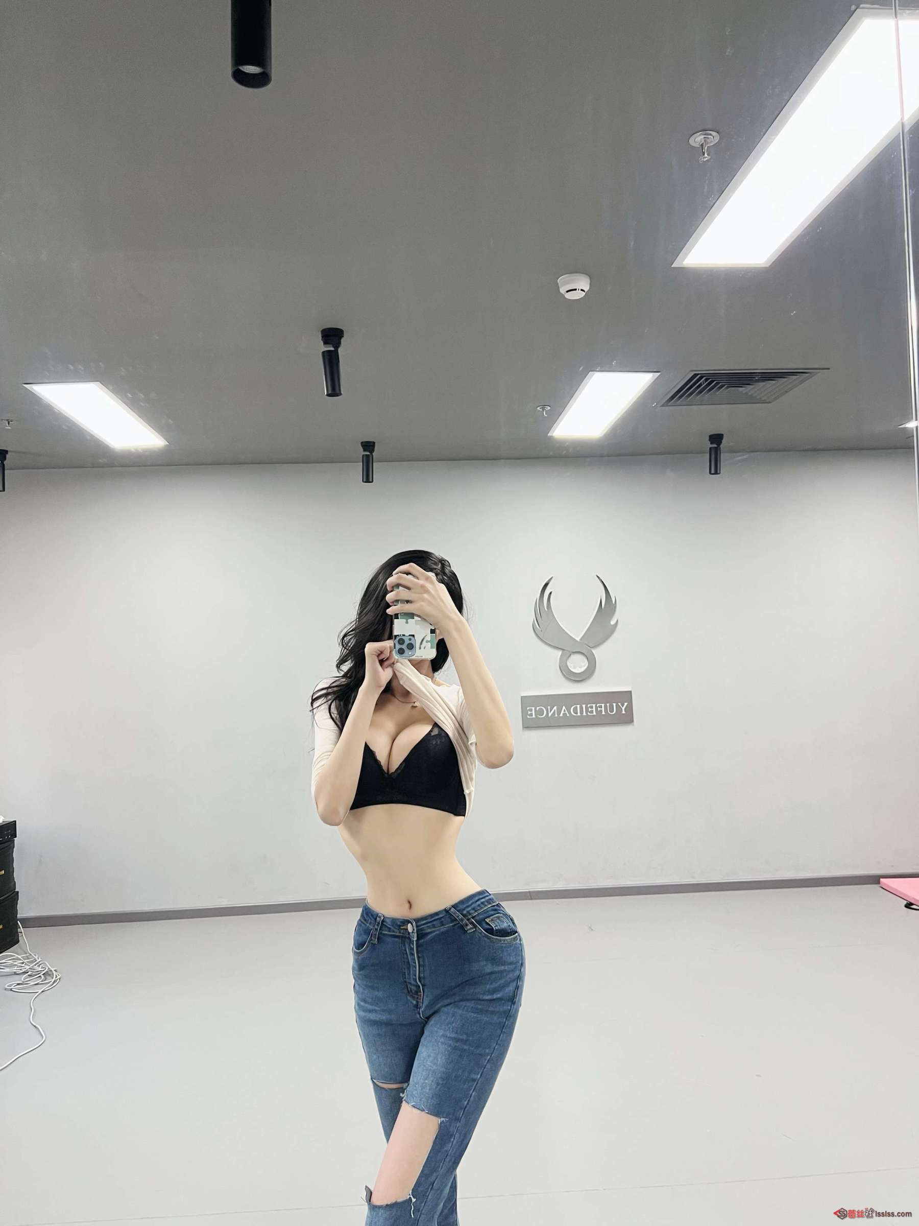https://www.lss77.com/wp-content/uploads/2024/01/1705902792-71a3cb155f8dc89-1800x2400.jpg