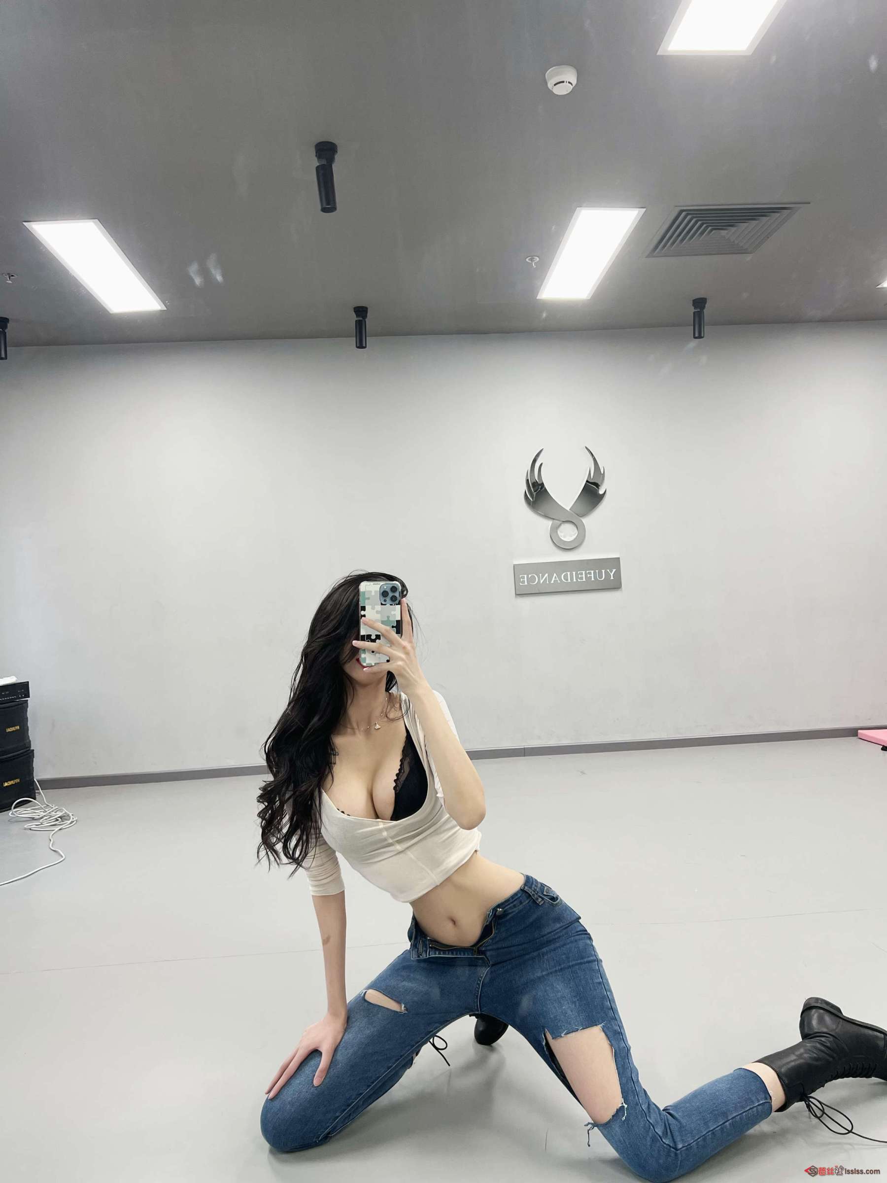 https://www.lss77.com/wp-content/uploads/2024/01/1705902903-7f5d04d189dfb63-1800x2400.jpg