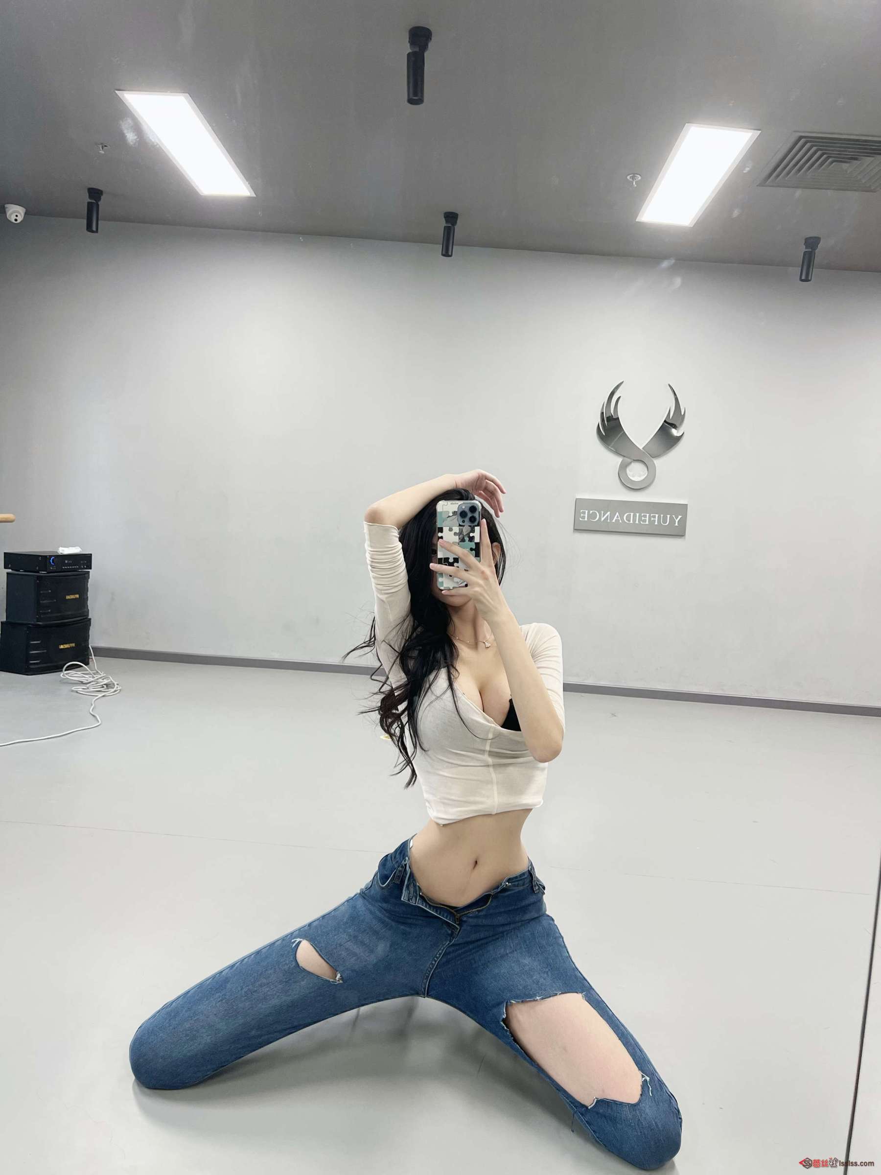 https://www.lss77.com/wp-content/uploads/2024/01/1705902920-07a96b1f61097cc-1800x2400.jpg
