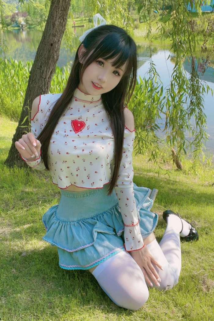miko酱ww –  自拍系列 mikoの白丝 [241P651MB]