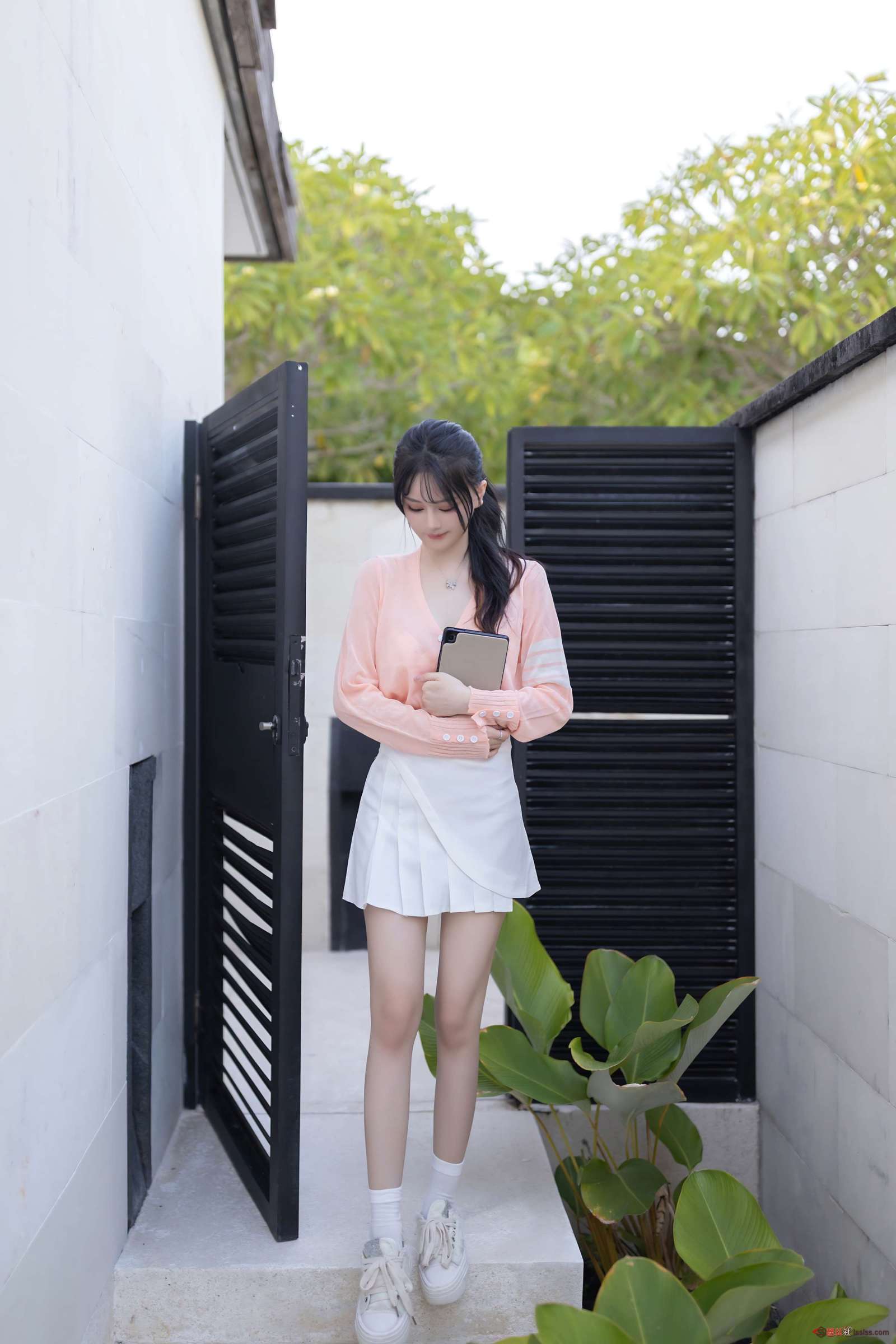 https://www.lss77.com/wp-content/uploads/2024/06/1718973315-93dd4de5cddba2c-1600x2400.jpg