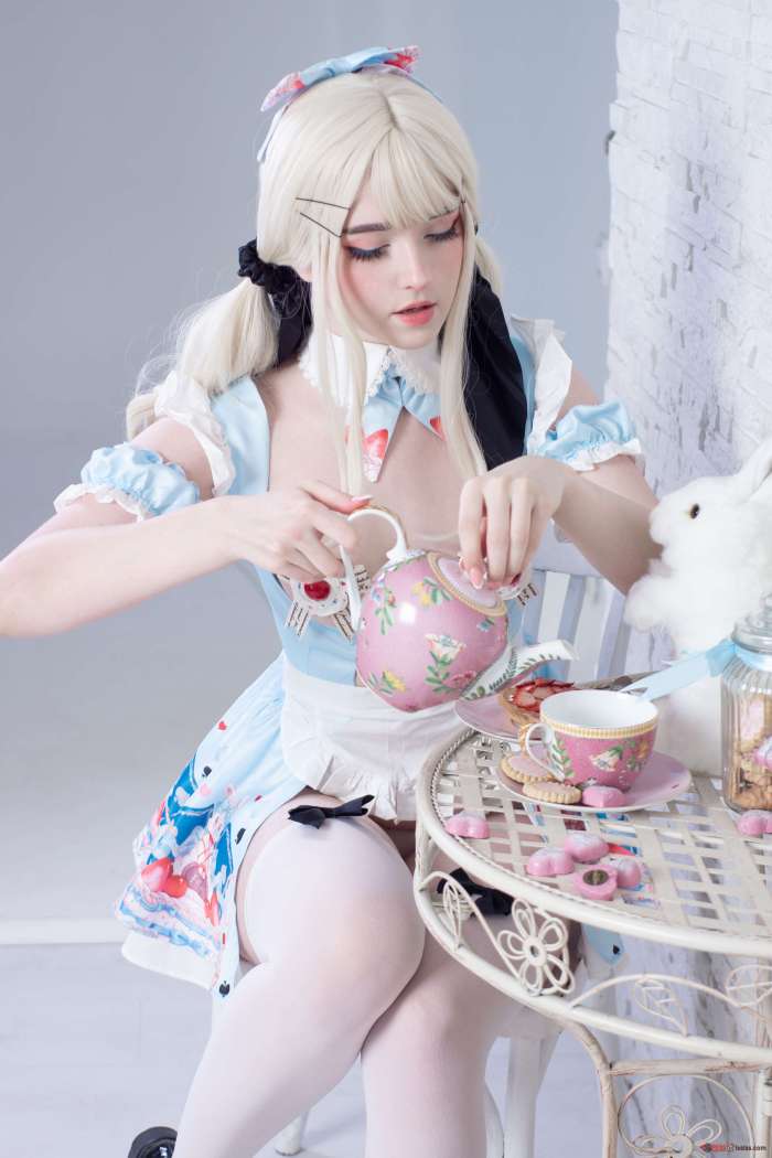 Candy_Ball – Alice in Easterland [58P208MB]