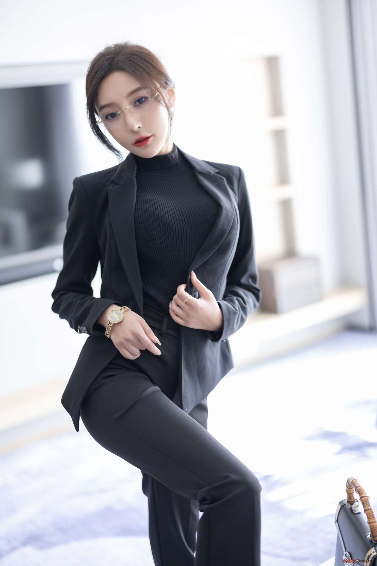 https://www.lss77.com/wp-content/uploads/2024/10/1729437215-8fc4c7ab4453d24-1-1600x2400.jpg
