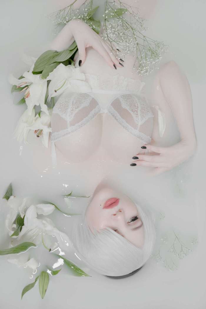 Alina Becker – NieR Automata. 2B milk bath [20P75MB]