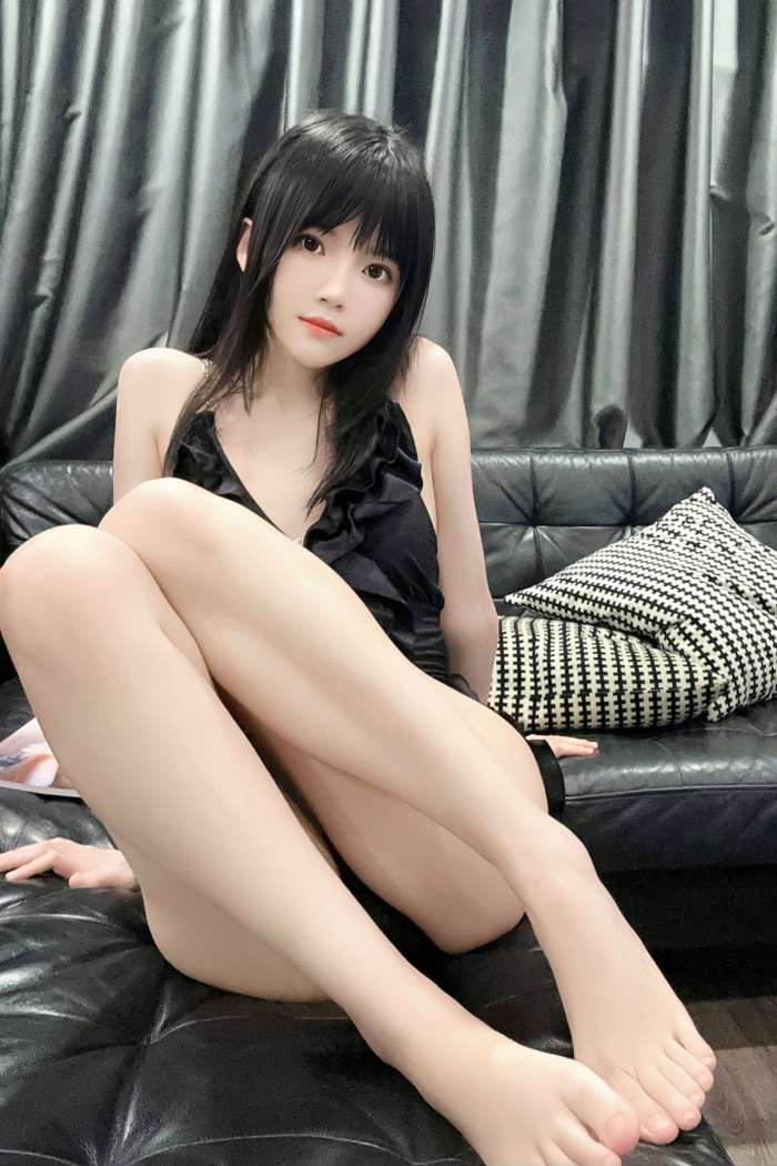 桜桃喵 – 银色高跟鞋 [8P52MB]