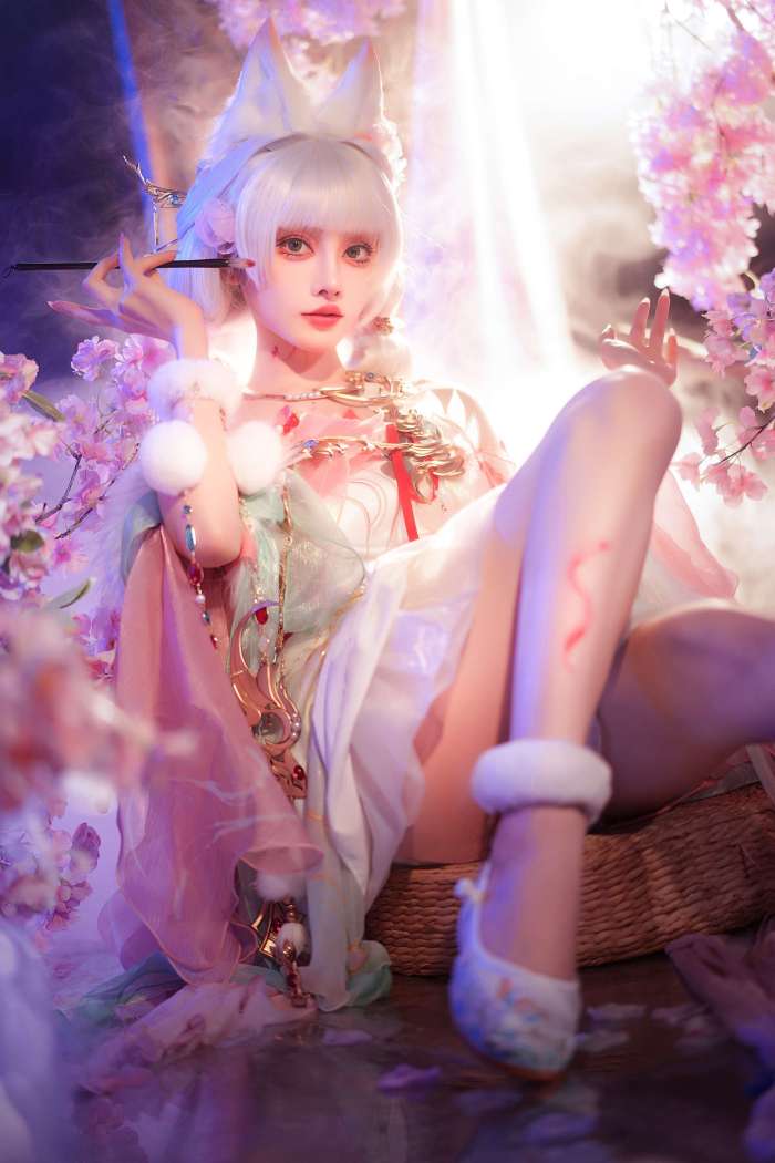 宵鱼鱼 – 灵狐饮月 [13P76MB]