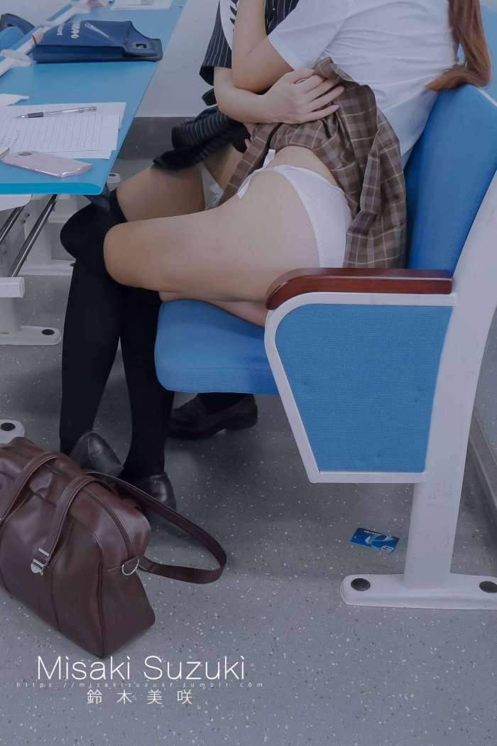 铃木美咲 (Misaki Suzuki) – 百合盛开之时（午前）——纯情！教室里的秘密 [30P40MB]