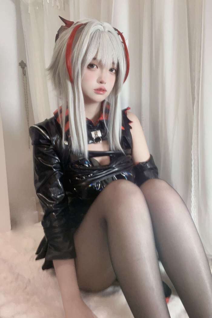 疯猫ss – 明日方舟 W [33P65MB]