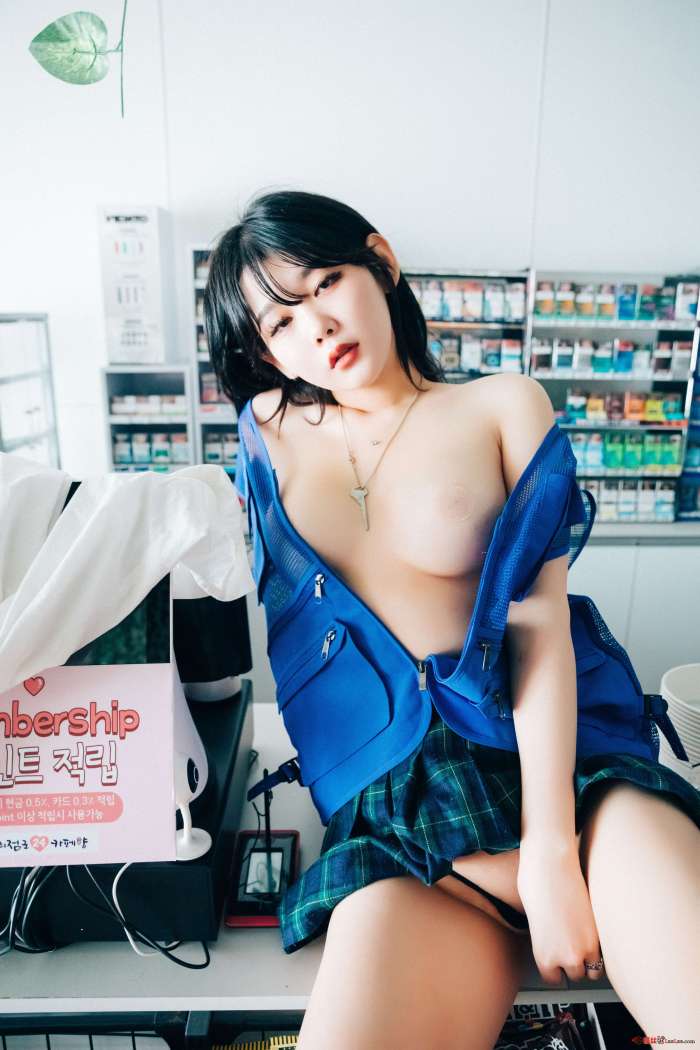 Loozy Zia – Part Time [81P718MB]