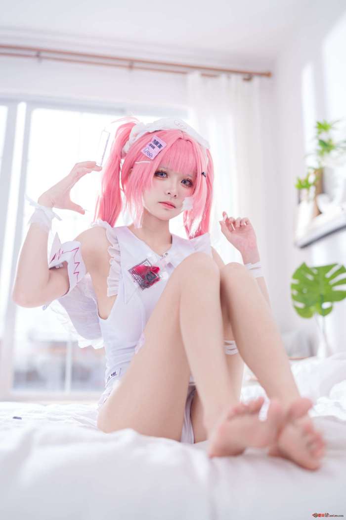 九柒喵 – 小护士针筒 [48P-139MB]