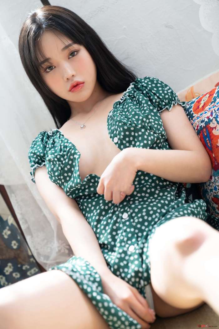 Leeae – Hot Vacation [31P397MB]