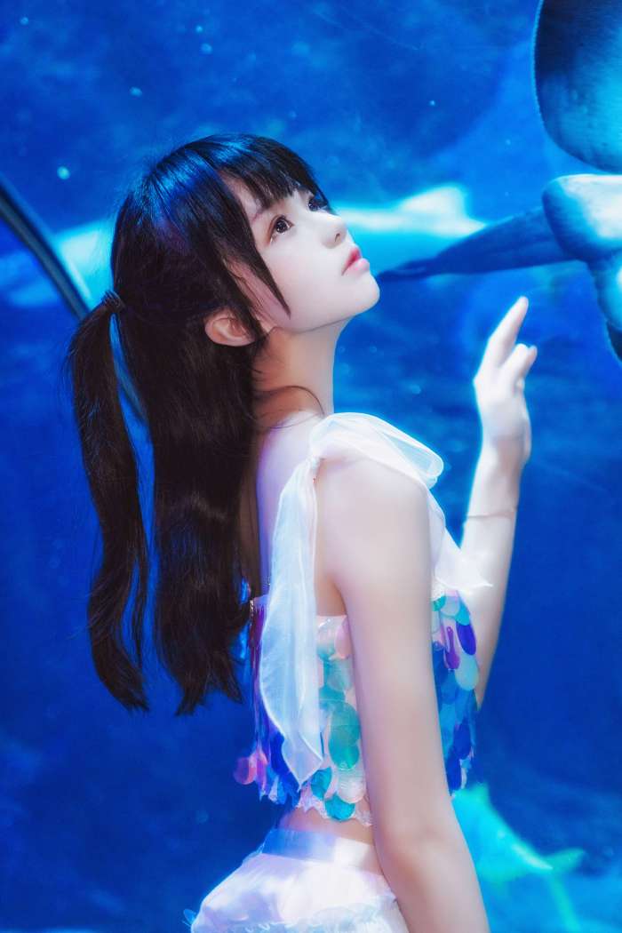 桜桃喵 – 水族馆 [15P117MB]