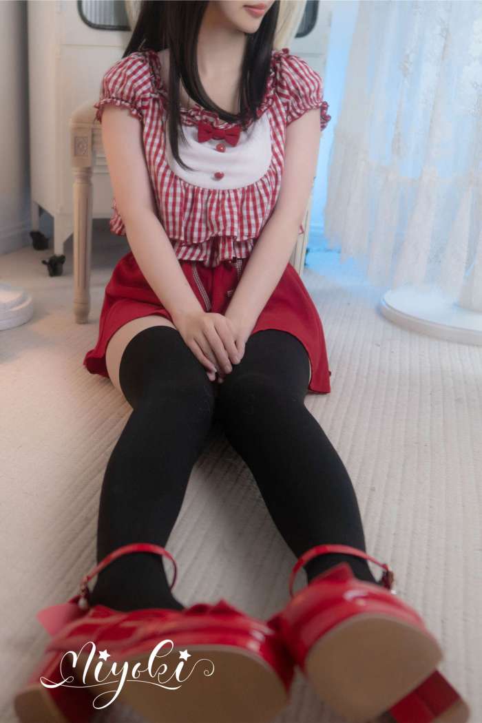 铃木美咲 – 假日秘会 [25P103MB]