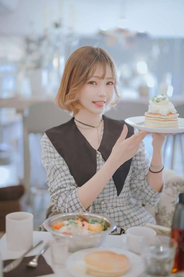 ElyEE子 – 2025.Jan Tier 4 Ex – New Year’s Date新年約會 [23P-54.0MB]