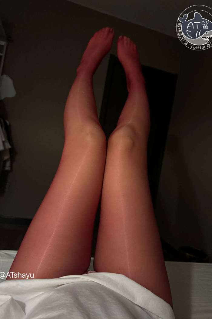 AT鲨 – 红丝 [21P32MB]