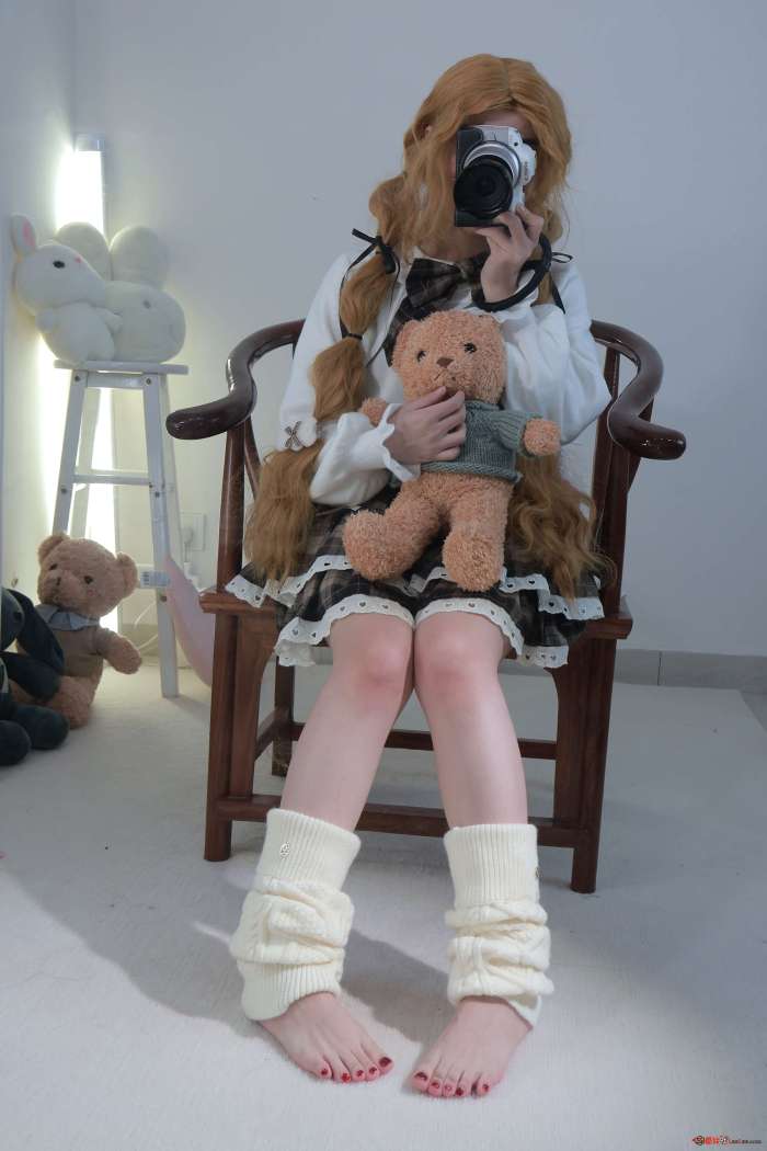 小羊蛋卷 – 花边裙子 [16P132MB]